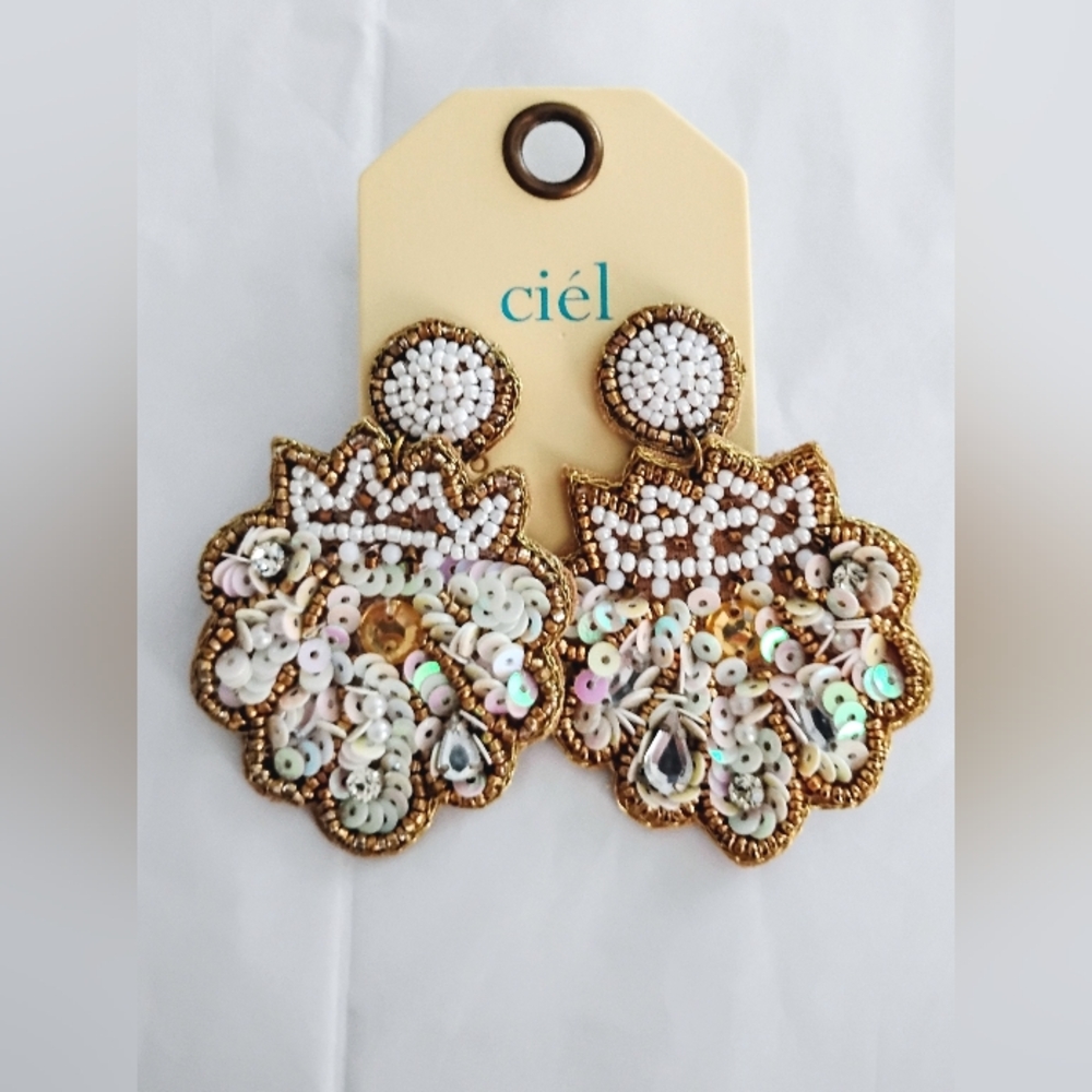 FREE Gift 🎁 Gold and White Beaded Earrings